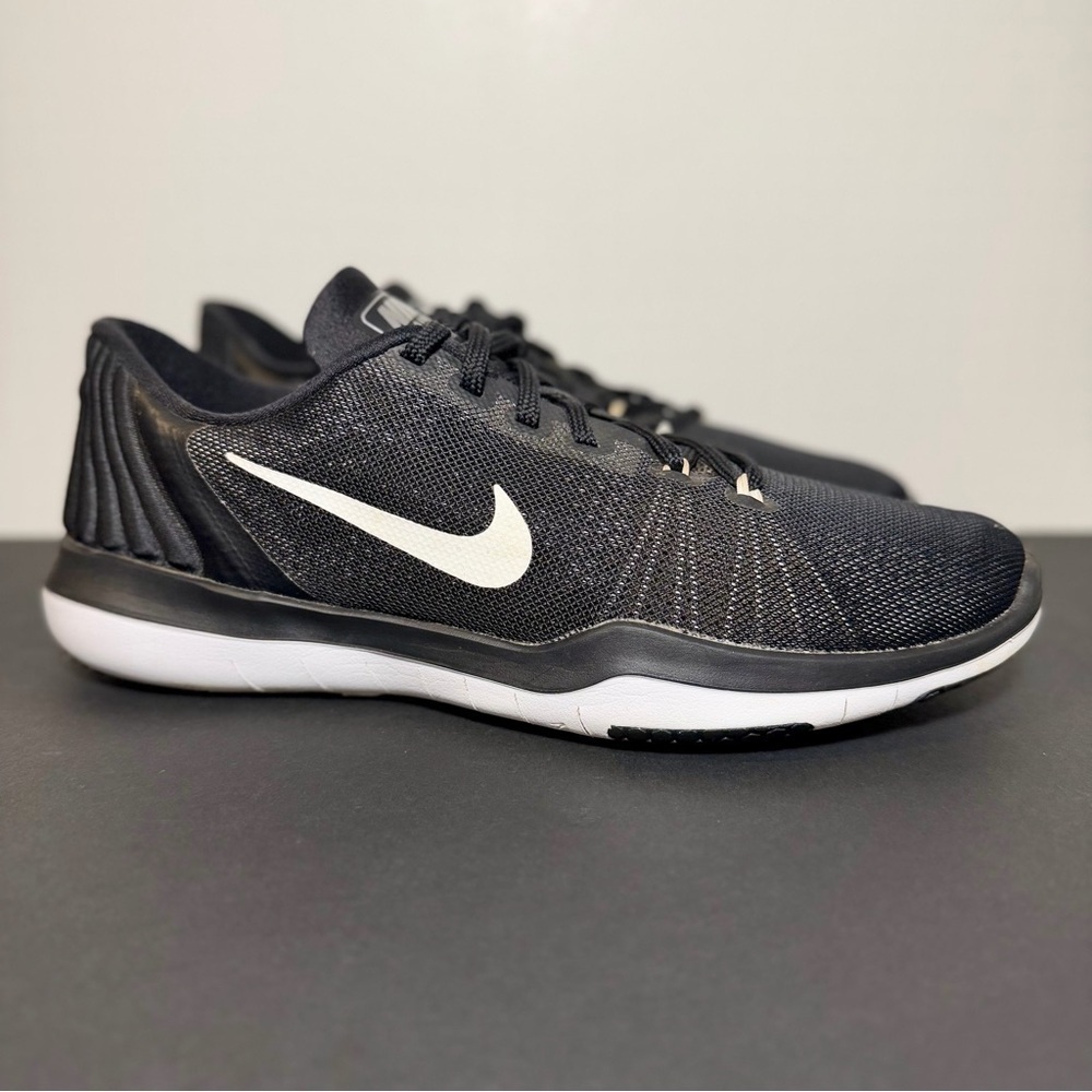 Womens NIKE Flex Supreme TR 5 Black Athletic Shoes / Size 8.5